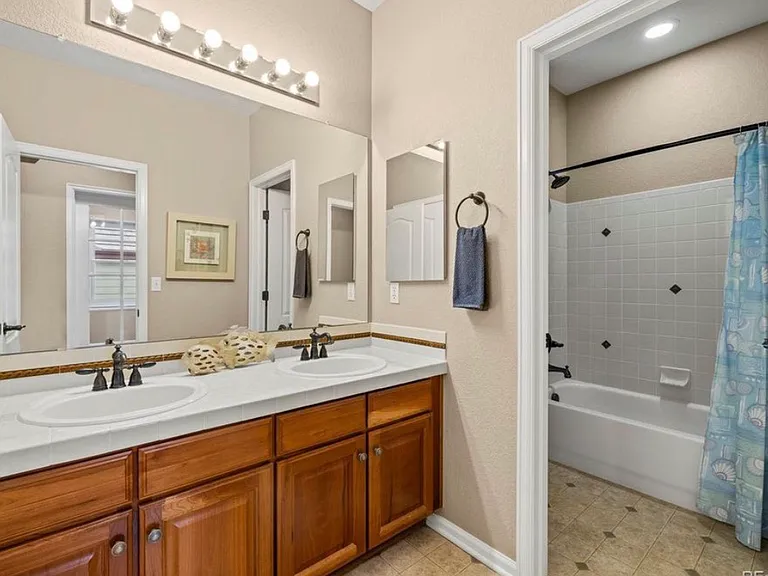 10350 Nottingham Dr — Photo 10