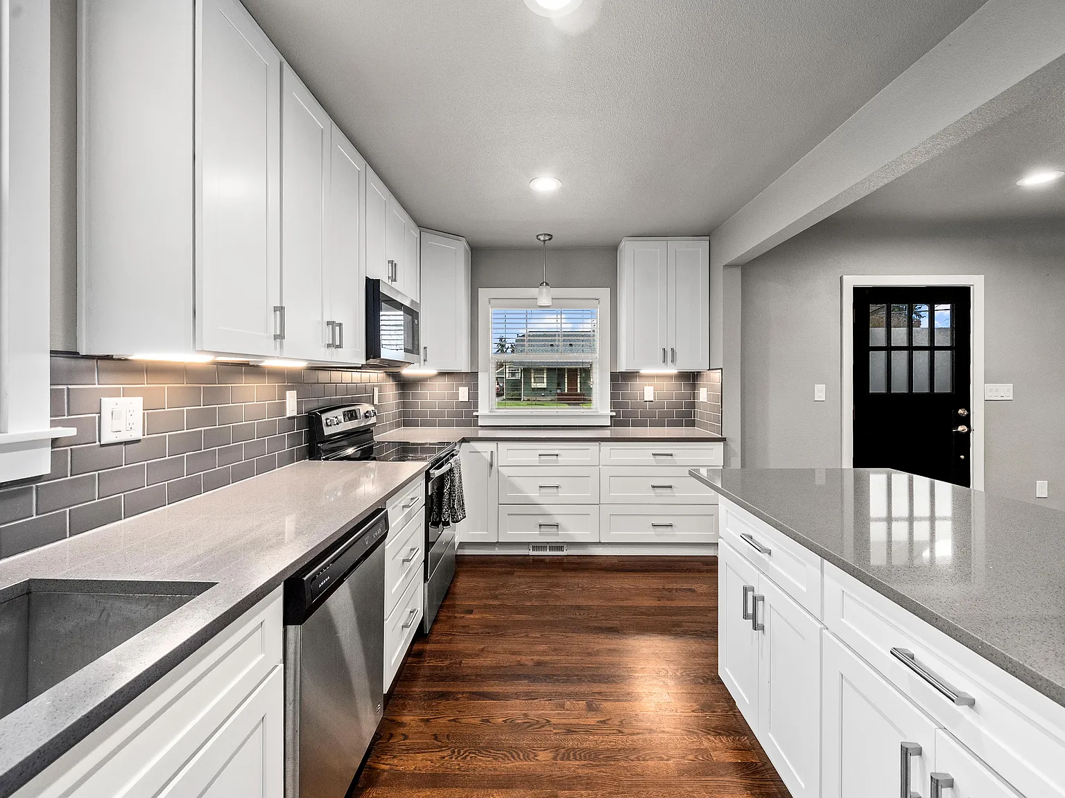 3 bed, 1400 sqft, $2,900 — Photo 3