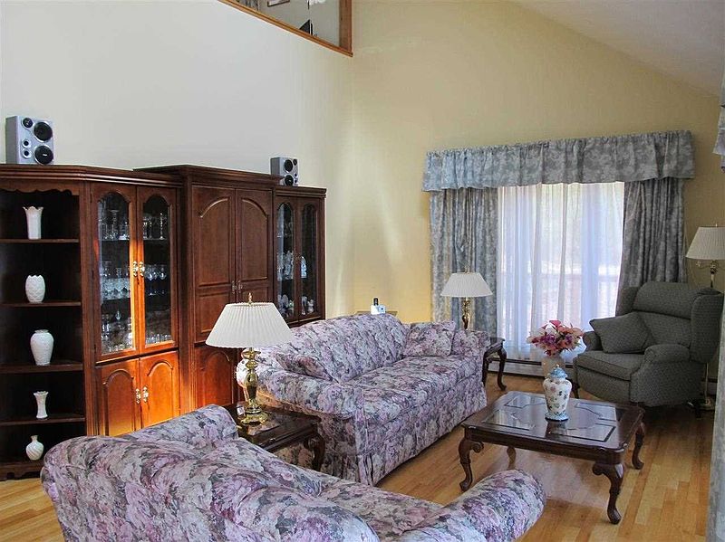3rd image of 555 NEW VERMONT Road