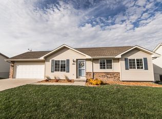 212 Hickory Ridge Ln, Glenwood, IA 51534