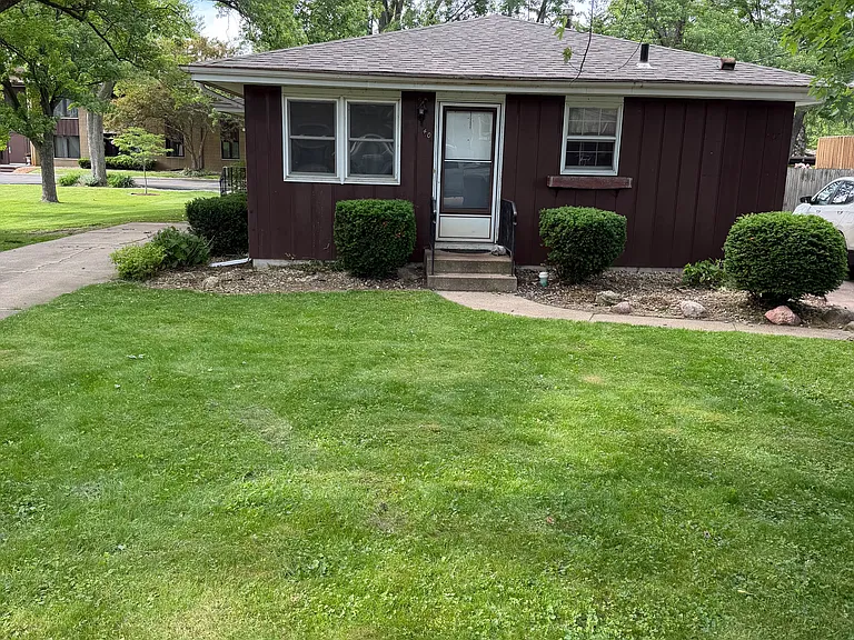 42 Risch Dr — Photo 2