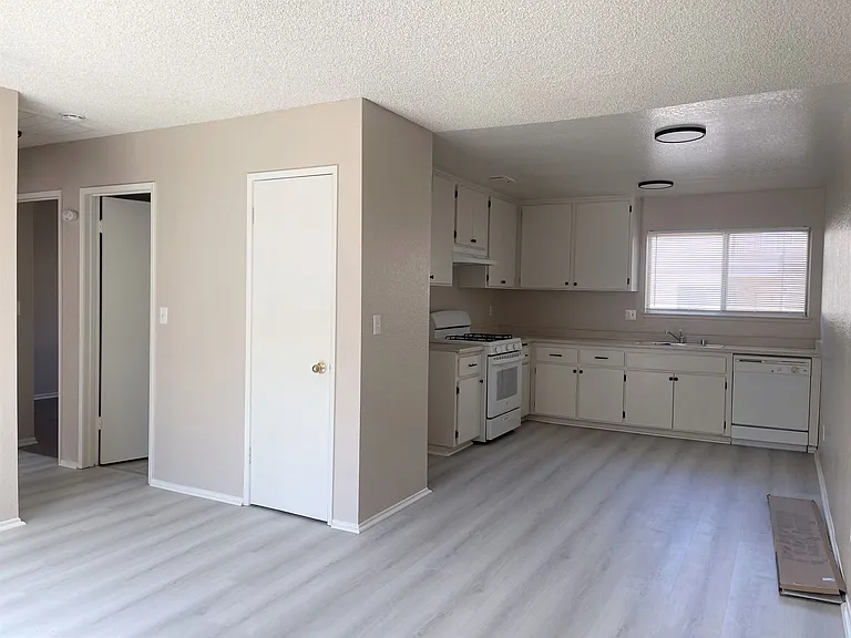 8712 California City Blvd #1-6 — Photo 7