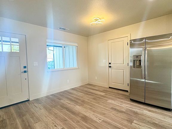 4th image of 2283 Canal Dr
