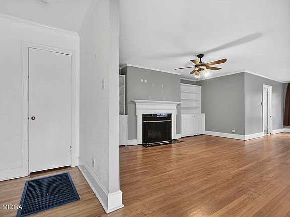 4th image of 3057 Ridge Ave