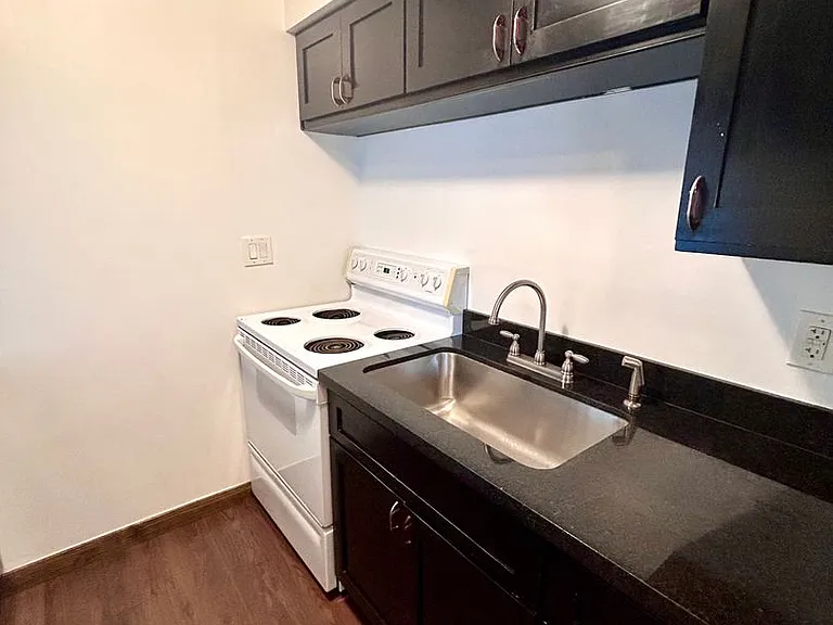 Bayview Apartments — Photo 103
