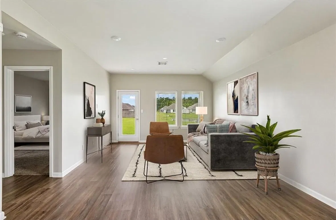 4 bed, 1585 sqft, $1,995 — Photo 2