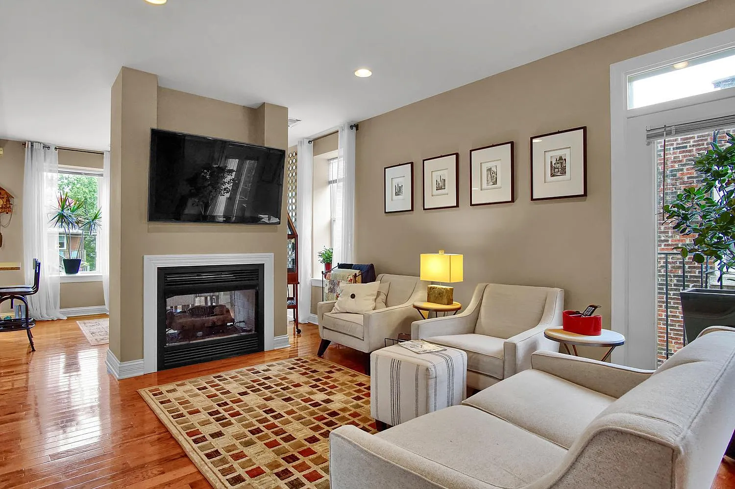 2 bed, 1524 sqft, $2,000 — Photo 2