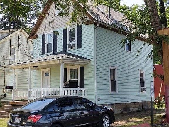 3rd image of 122 Williams St
