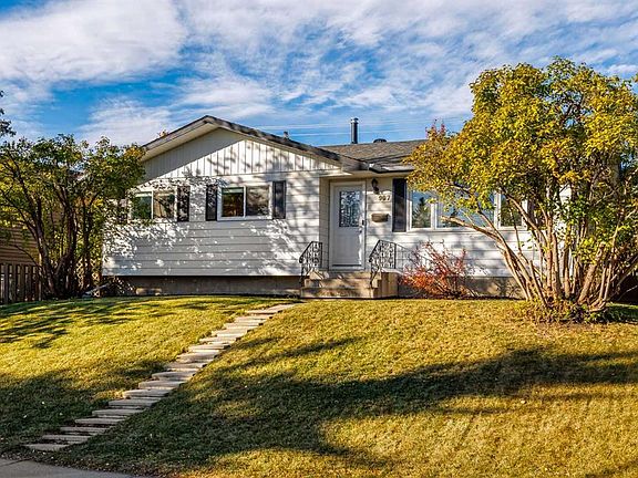 2nd image of 907 E Canfield Cres SW