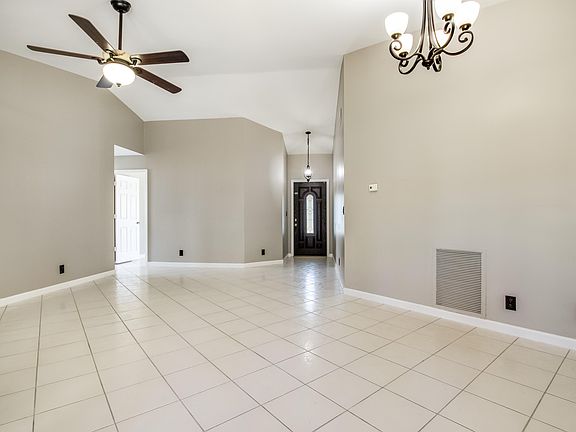 5th image of 155 Parkwood Dr