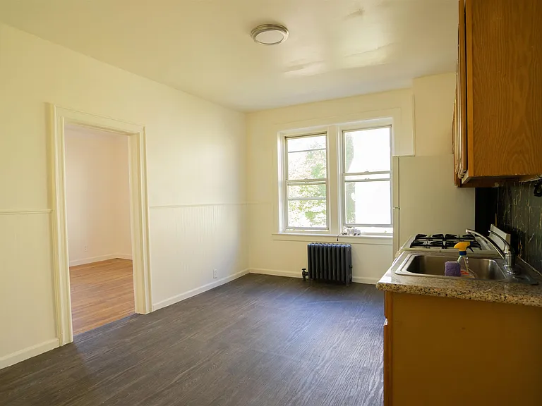 573 Avenue E — Photo 2