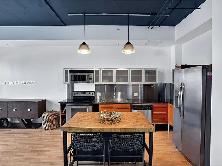10 SW South River Dr #708 — Photo 1