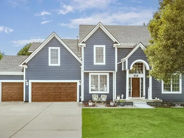 512 SW Gentry Ln, Lees Summit, MO 64081