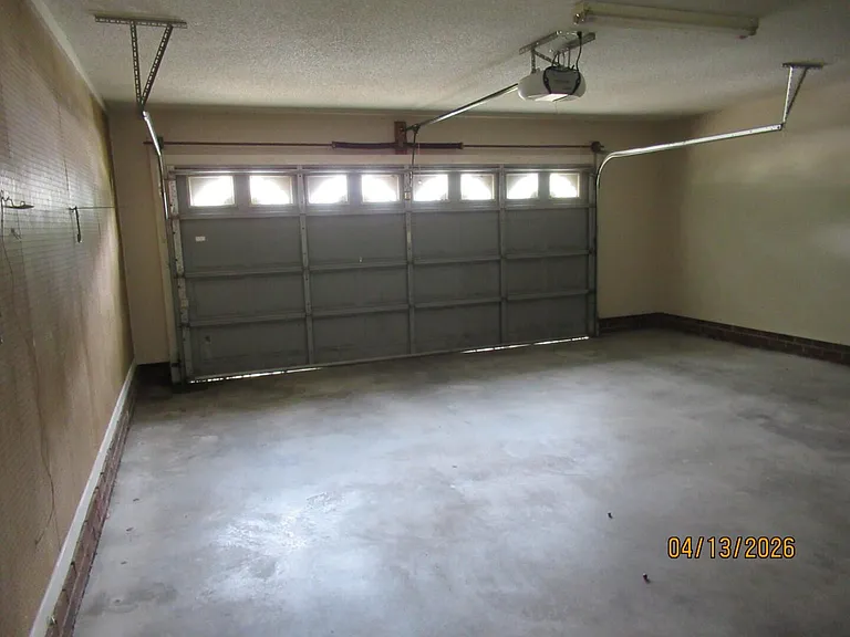 3590 Oleander Dr — Photo 22