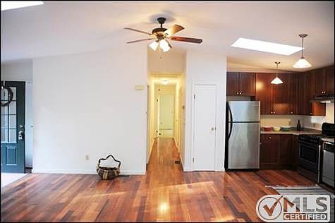 5th image of 16 Hillcrest Dr