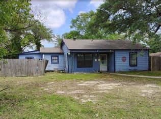 2241 Cross Ln, Orange, TX 77630