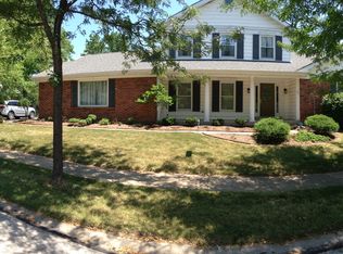 284 S Greentrails Dr, Chesterfield, MO 63017