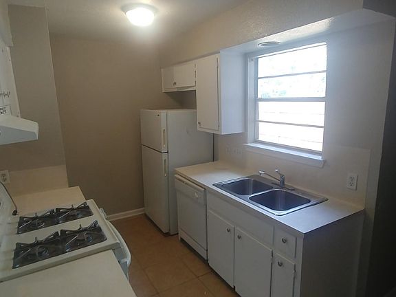 3rd image of 1204 Westcott Dr #A