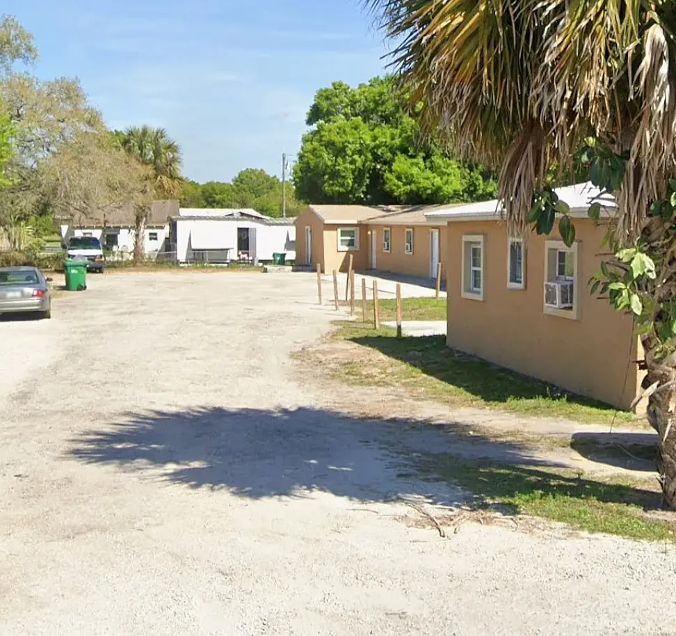 2 bed, 700 sqft, $1,050 — Photo 1