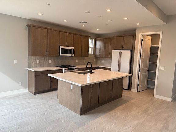 4th image of 1345 Rockwood Dr