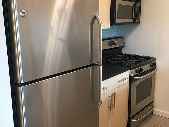 3rd image of 155 W 21st St APT 14B