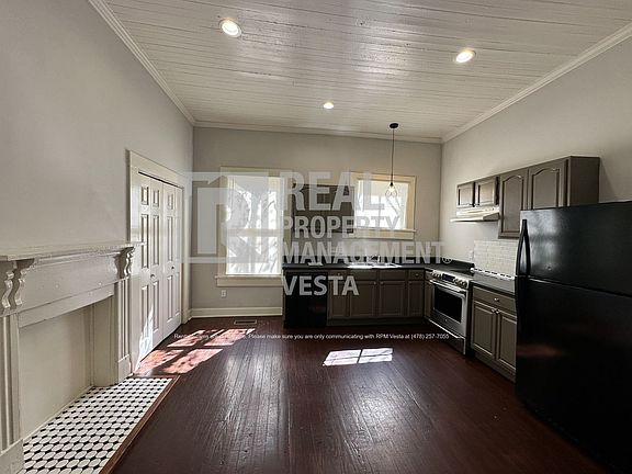 5th image of 1227 Calhoun St