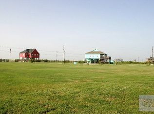 957 Surfside Dr, Crystal Beach, TX 77650