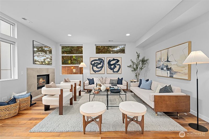4th image of 714 28th Avenue S