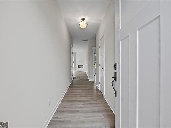 4th image of 693 Racetrack Rd
