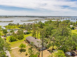 402 Soundview Ct, Swansboro, NC 28584