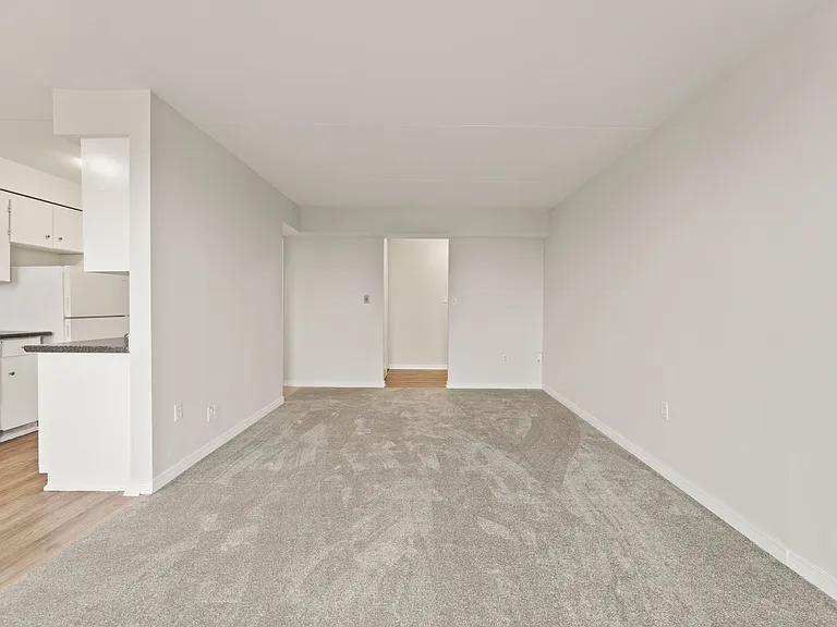 360 Caron Ave — Photo 10