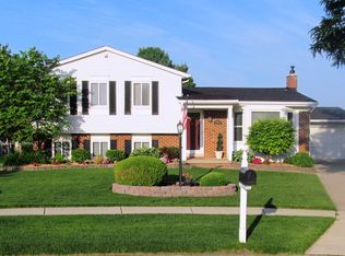 4725 Dreon Ct, Sterling Heights, MI 48310