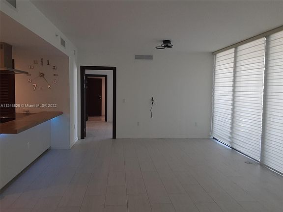 4th image of 1000 Brickell Plz #2509