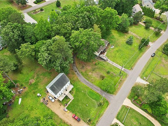 3rd image of 3029 N Riverside Dr