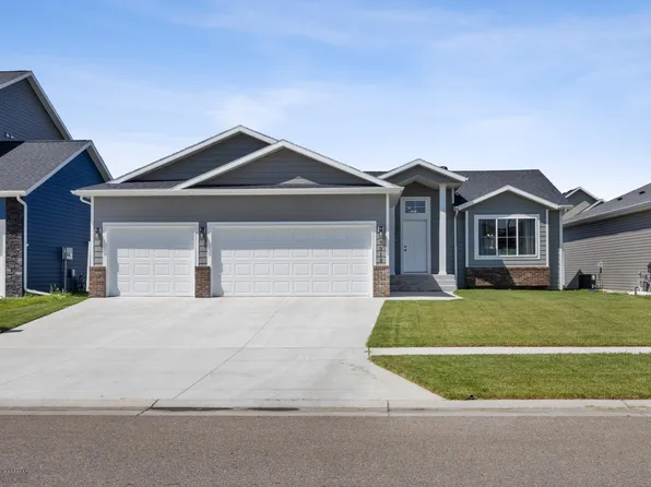 7315 27th St S, Fargo, ND 58104