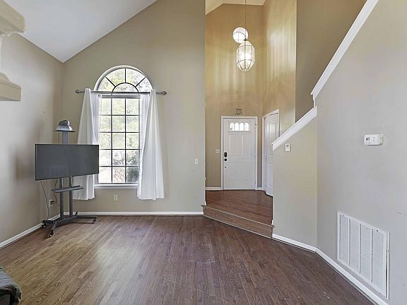 4th image of 3109 Chateau Valley Dr