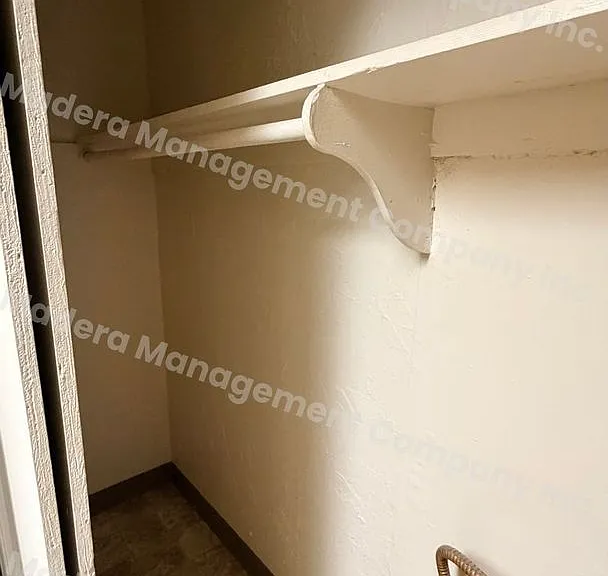 210 N C St — Photo 4