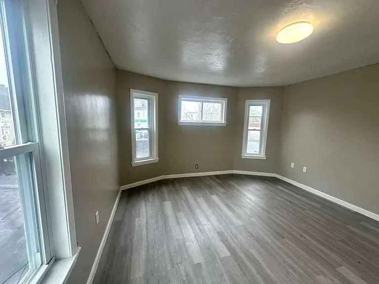 249 Lincoln St — Photo 6