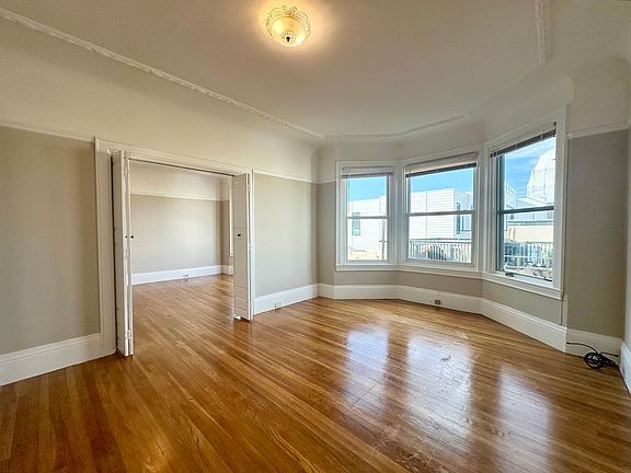 3rd image of 900 Bay St APT 3