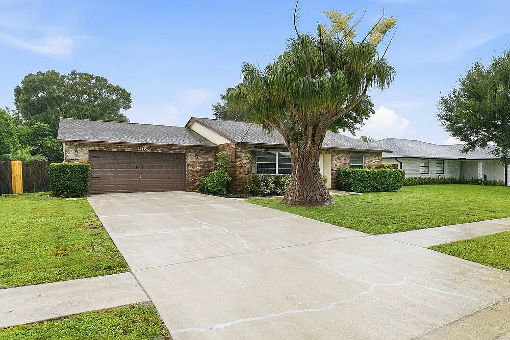 3 bed, 2.0 bath, 1795 sqft, $3,230 — Photo 2