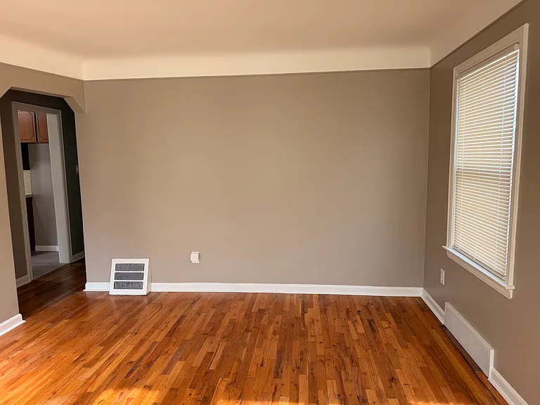 21826 Cushing Ave — Photo 5