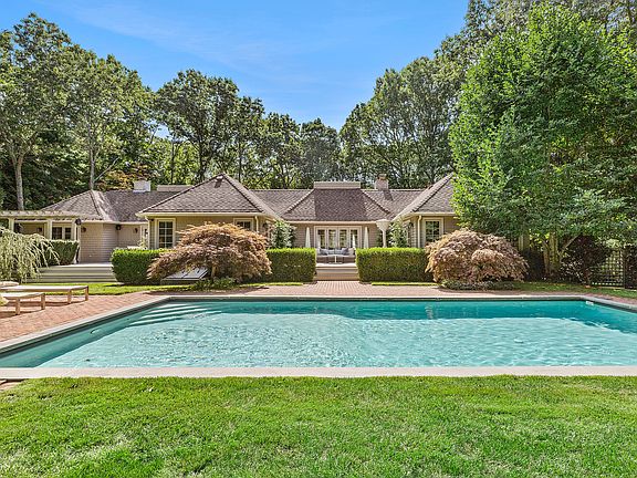 4th image of 8 Shorewood Dr