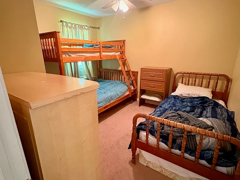 1219 Chipmunk Ln — Photo 10