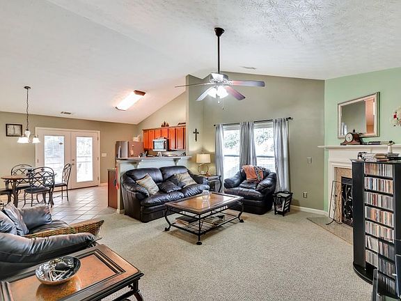 4th image of 195 Laurelton Cir