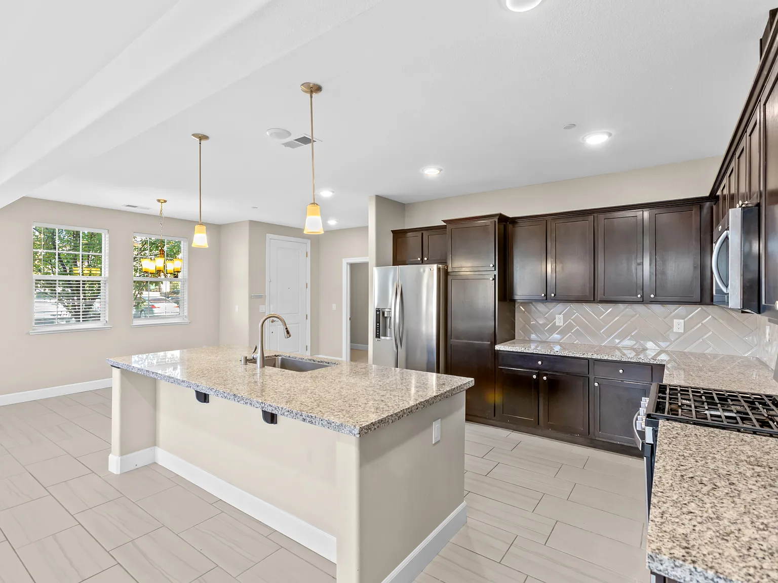3 bed, 1833 sqft, $2,850 — Photo 4