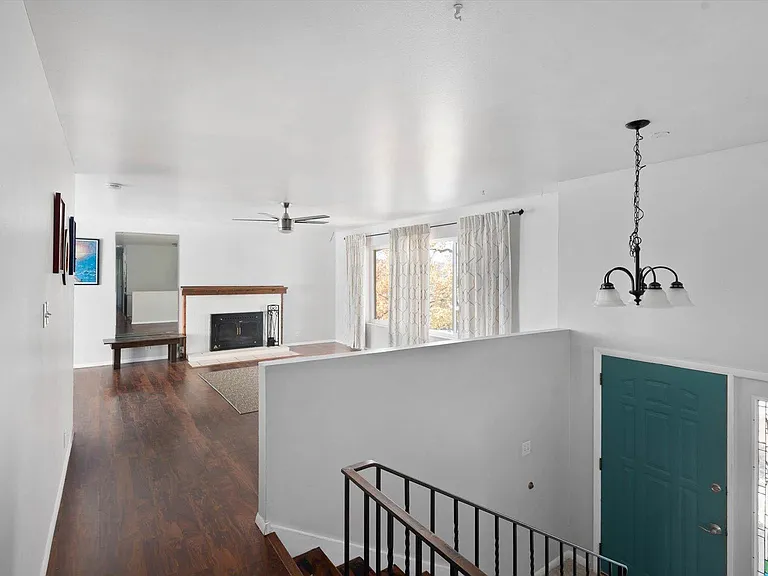 209 S 1100 E — Photo 4