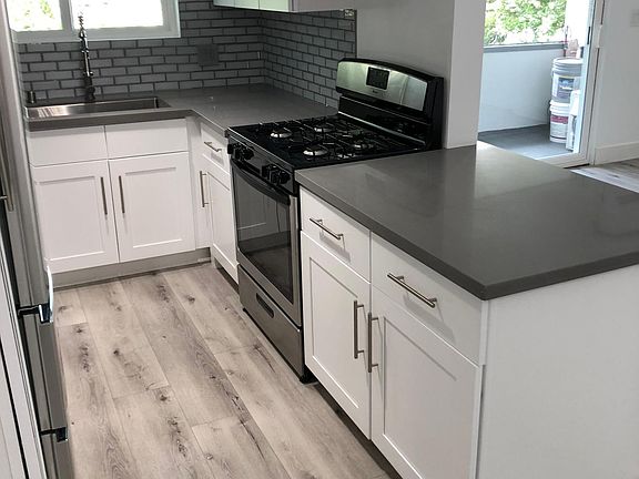 4th image of 7925 Clinton St #3