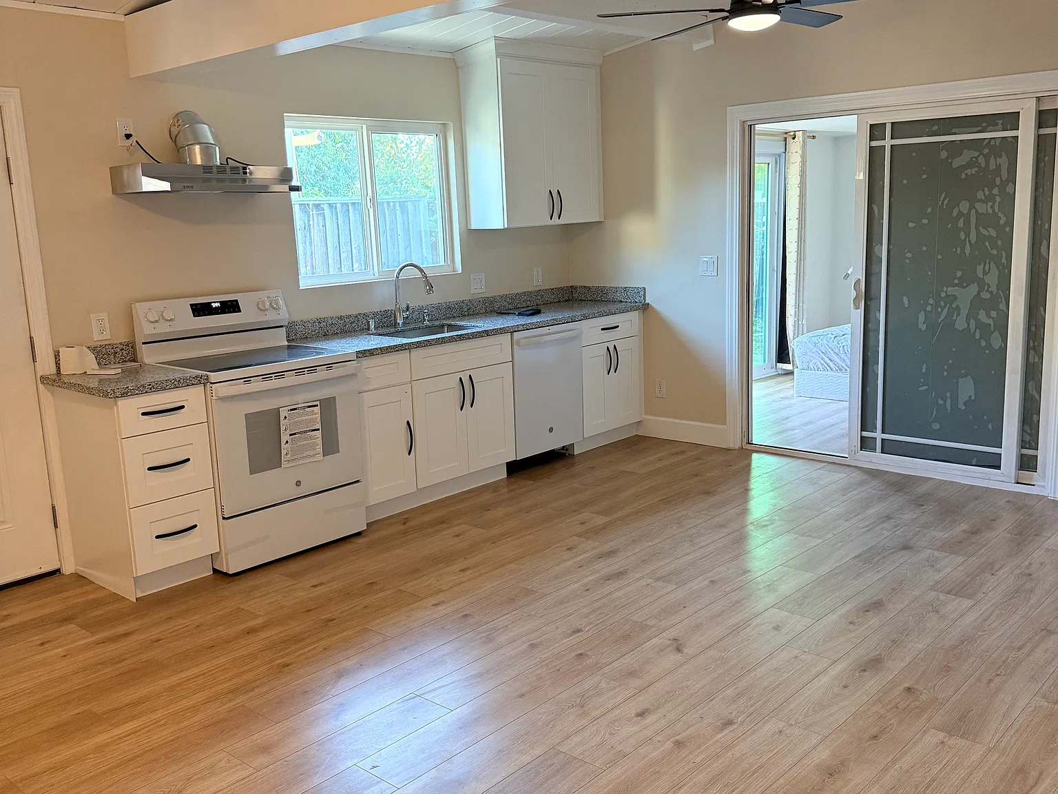 1 bed, 750 sqft, $2,500 — Photo 2