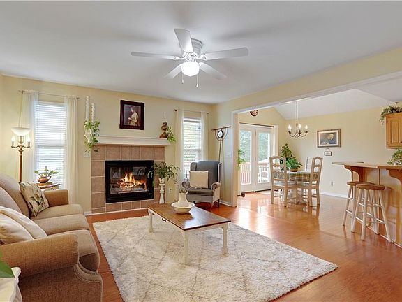 2nd image of 402 Poplar St