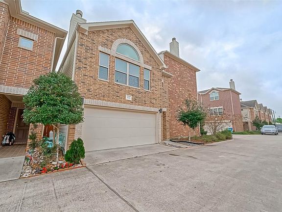2nd image of 3604 Main Plaza Dr